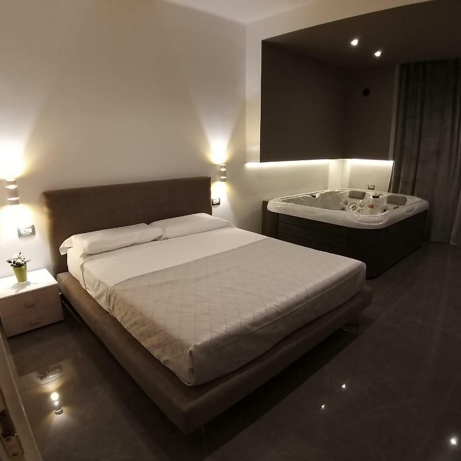 B&B La Rosa Felice บารี ภายนอก รูปภาพ